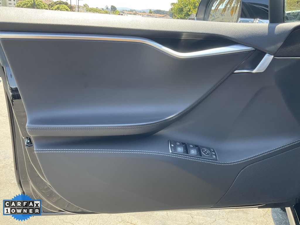 2015 Tesla Model S P85D photo 21