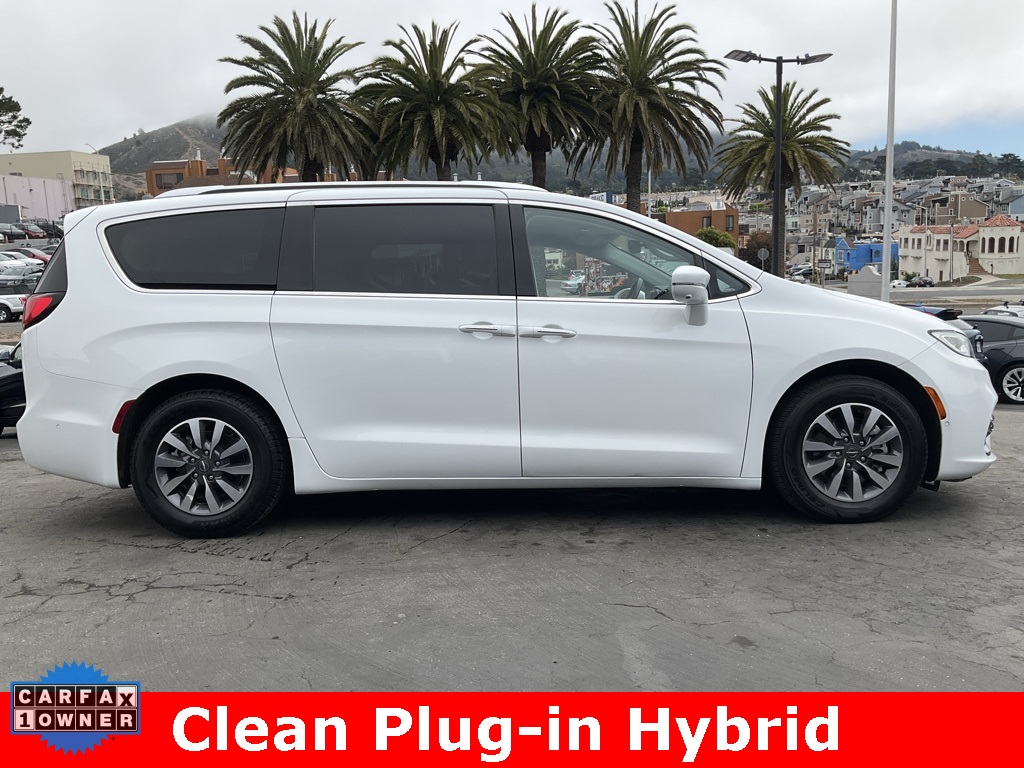2021 Chrysler Pacifica Hybrid Touring L photo 2
