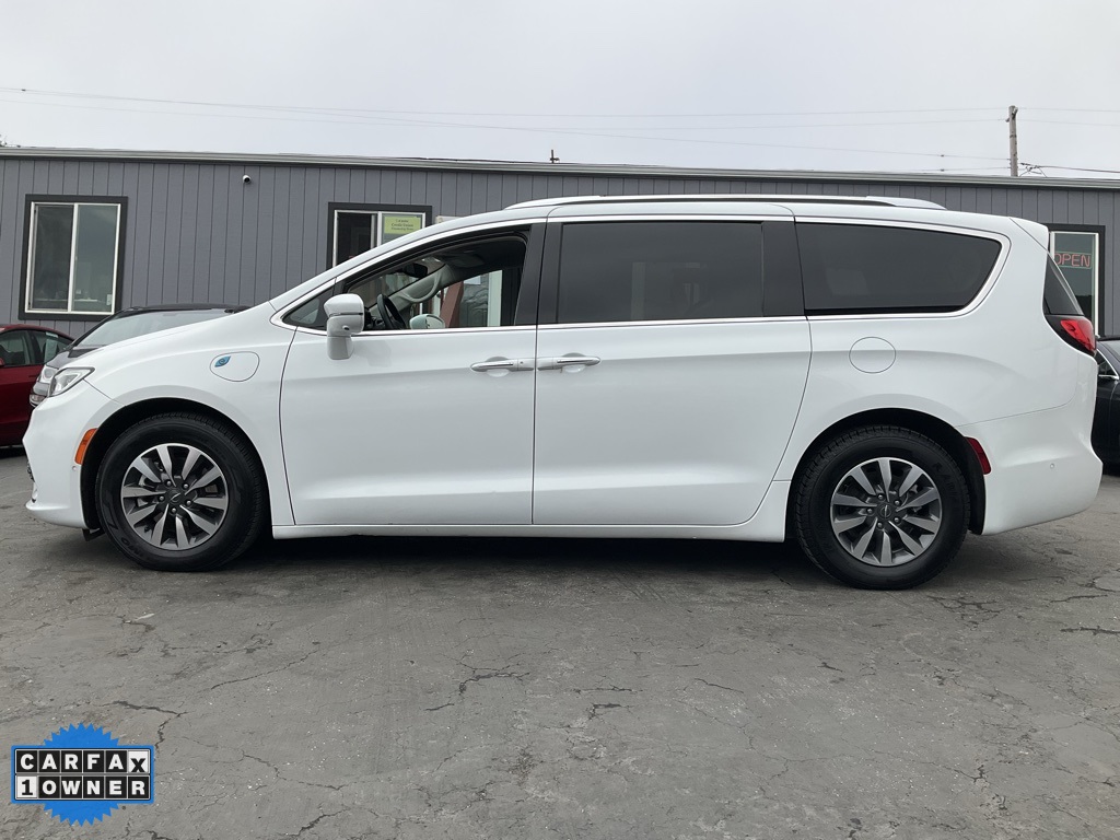 2021 Chrysler Pacifica Hybrid Touring L photo 4