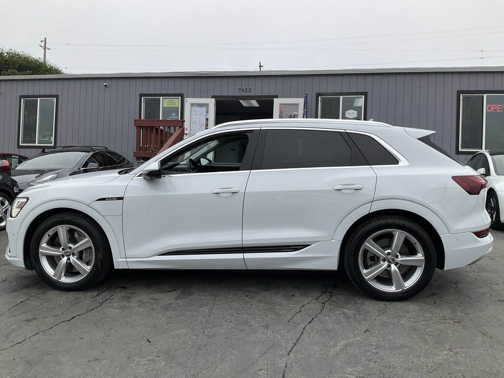 2019 Audi e-tron Premium Plus photo 3