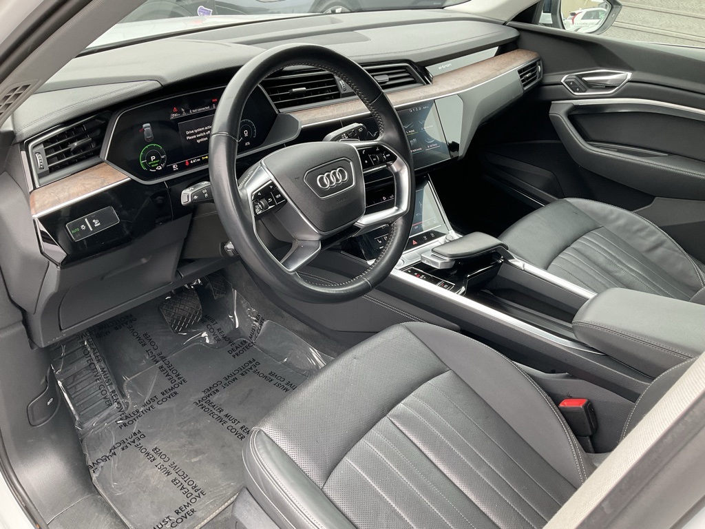 2019 Audi e-tron Premium Plus photo 4