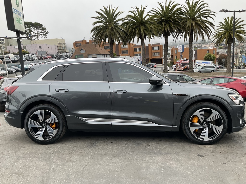 2019 Audi e-tron Prestige photo 2