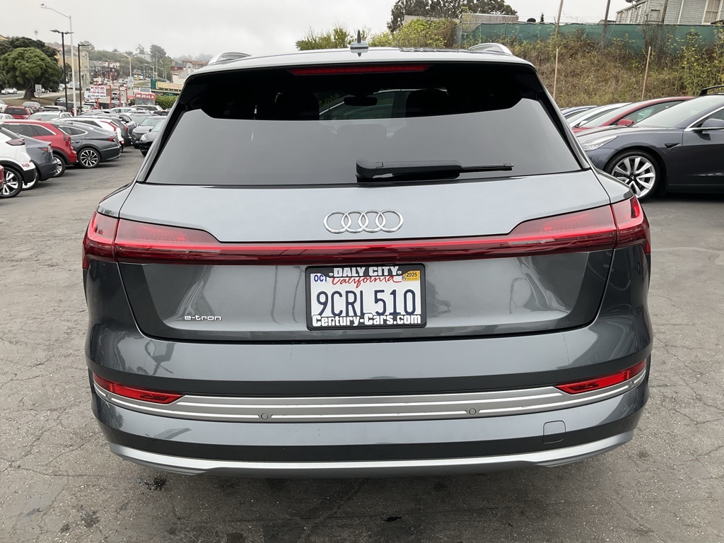 2019 Audi e-tron Prestige photo 3