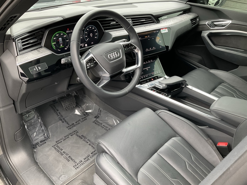 2019 Audi e-tron Prestige photo 5