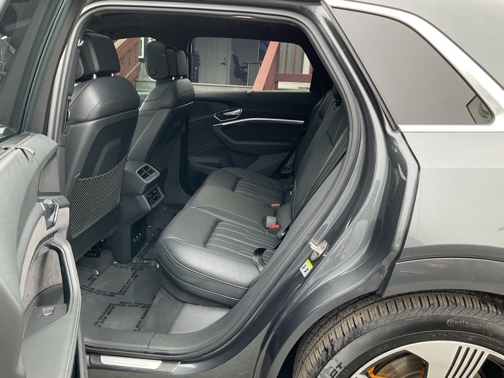 2019 Audi e-tron Prestige photo 6