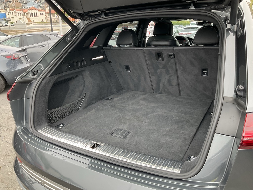 2019 Audi e-tron Prestige photo 7