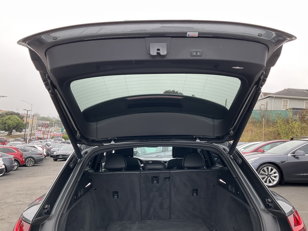 2019 Audi e-tron Prestige photo 8