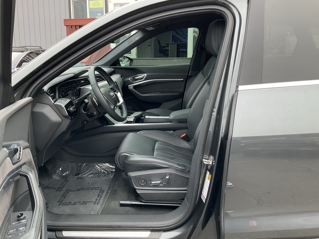 2019 Audi e-tron Prestige photo 12
