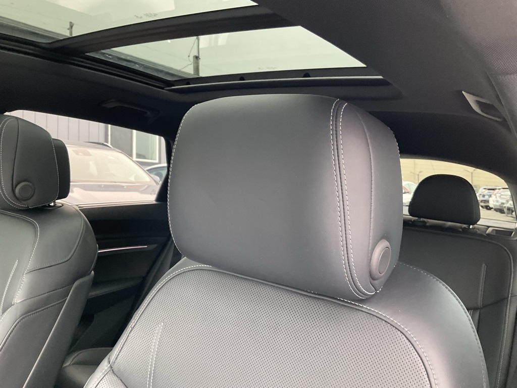 2019 Audi e-tron Prestige photo 15