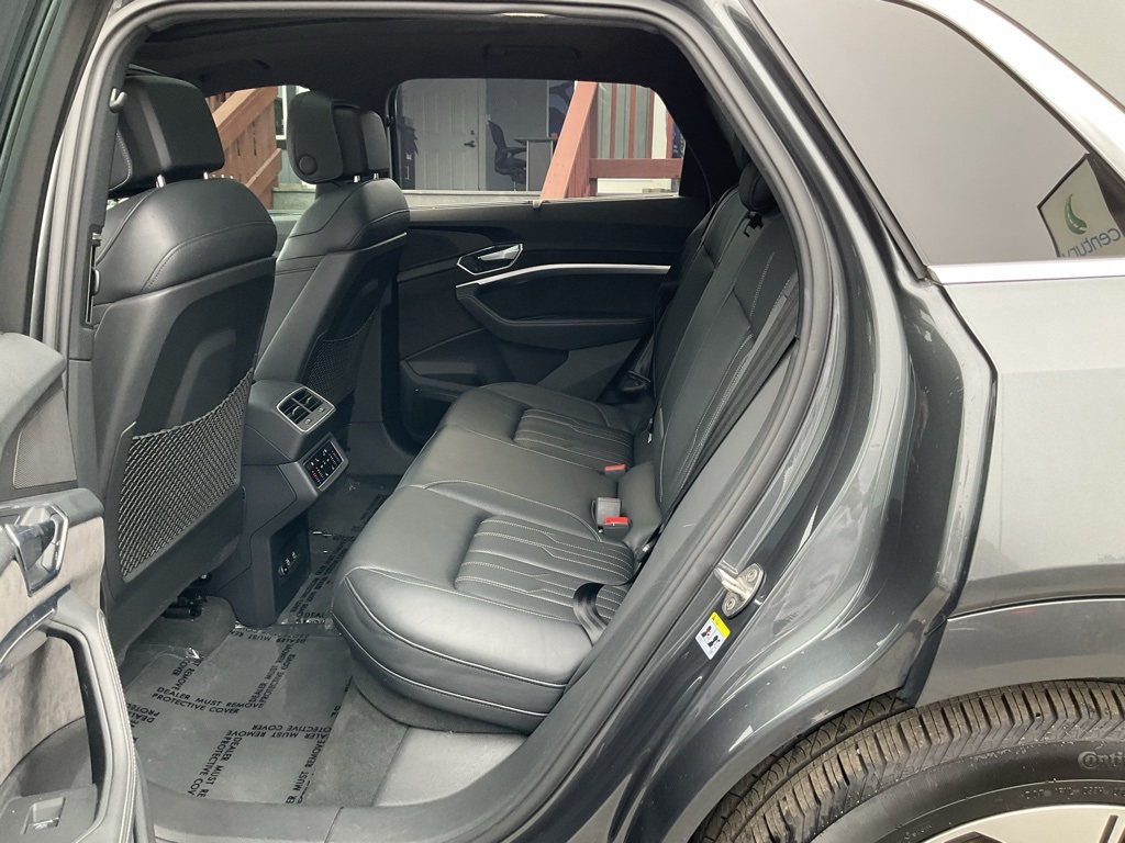2019 Audi e-tron Prestige photo 19