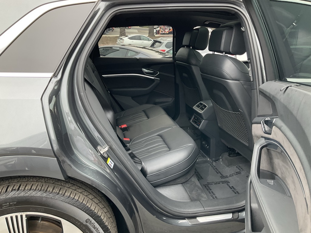 2019 Audi e-tron Prestige photo 37