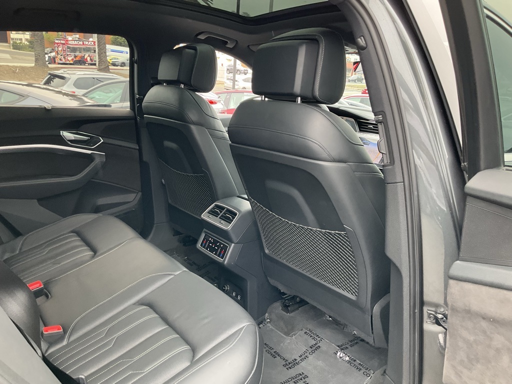 2019 Audi e-tron Prestige photo 38