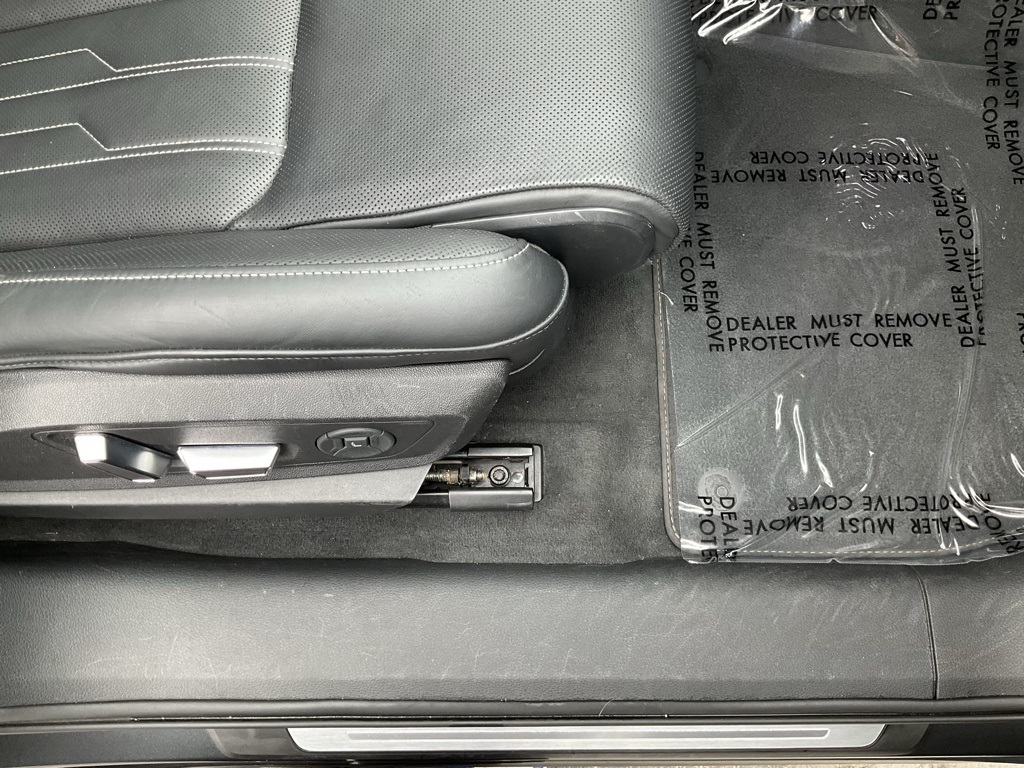 2019 Audi e-tron Prestige photo 48