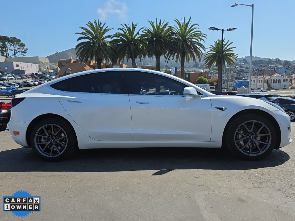 2019 Tesla Model 3 Standard Range Plus photo 3