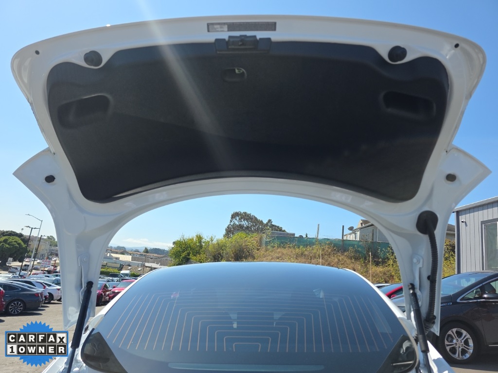 2019 Tesla Model 3 Standard Range Plus photo 9