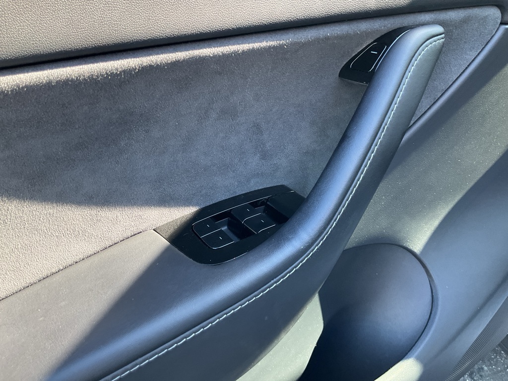 2020 Tesla Model Y Long Range photo 17