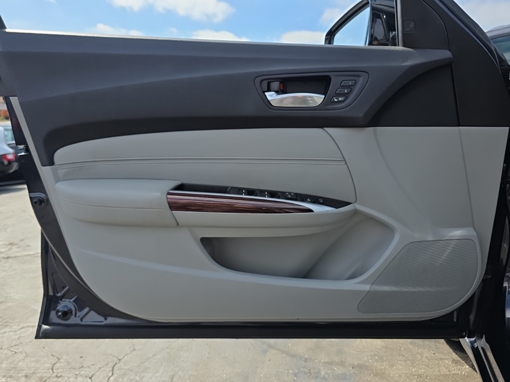 2015 Acura TLX Technology photo 17