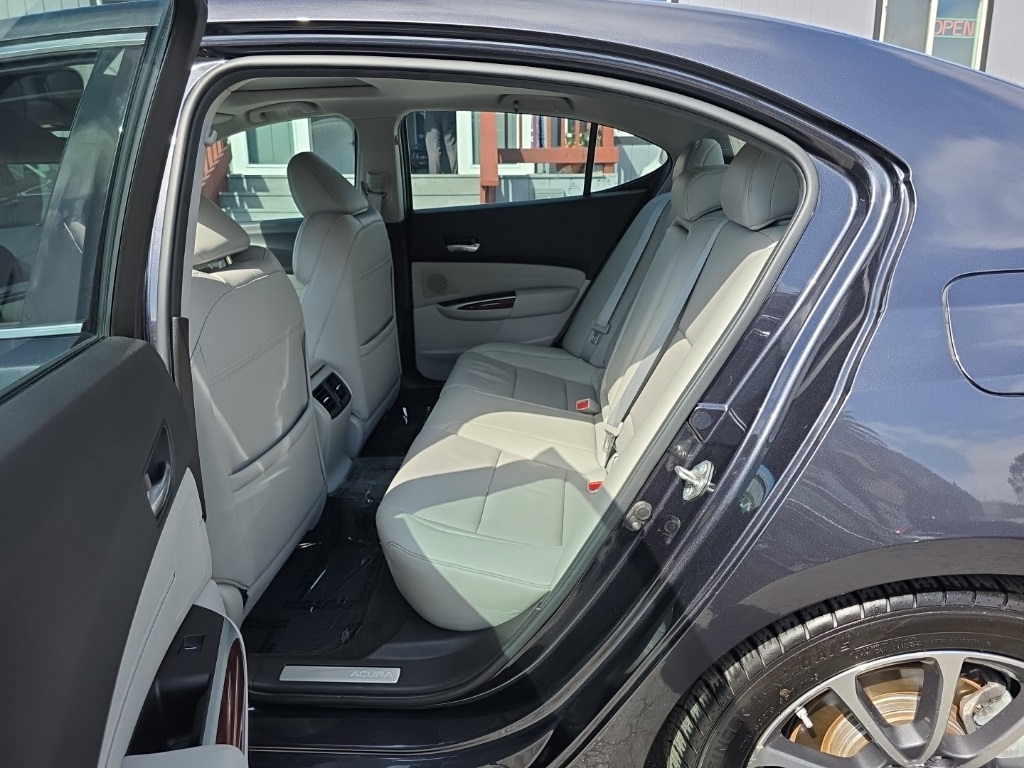 2015 Acura TLX Technology photo 19
