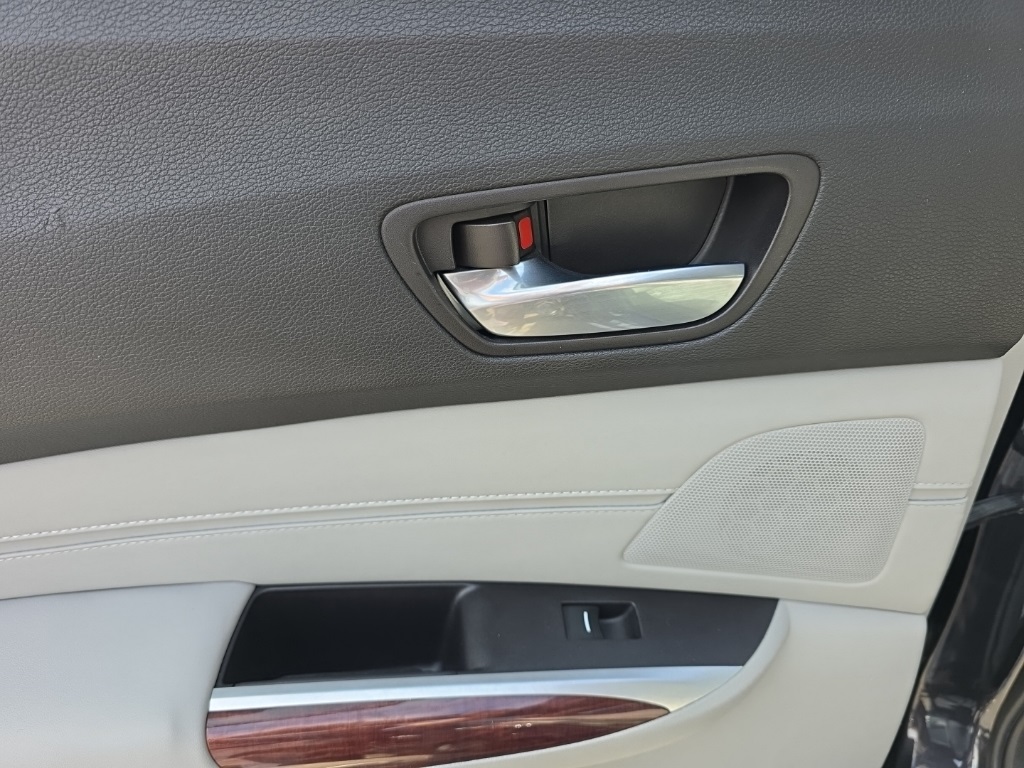2015 Acura TLX Technology photo 37