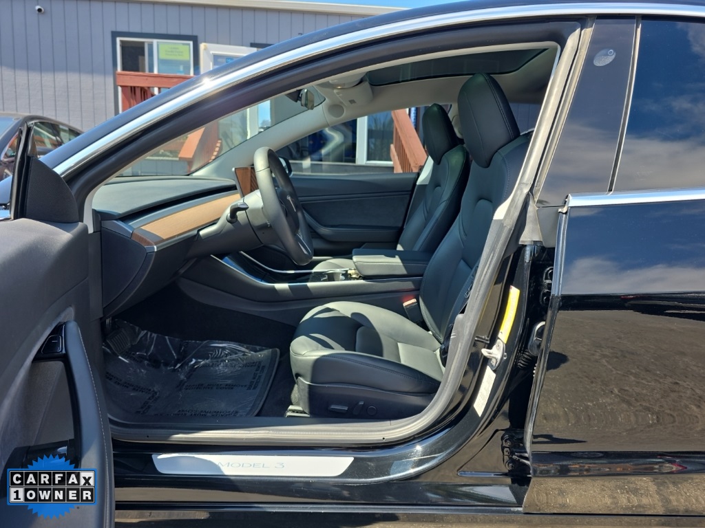 2019 Tesla Model 3 Standard Range Plus photo 11