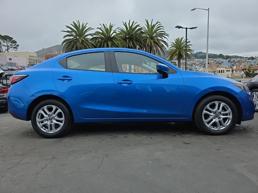 2018 Toyota Yaris iA photo 2