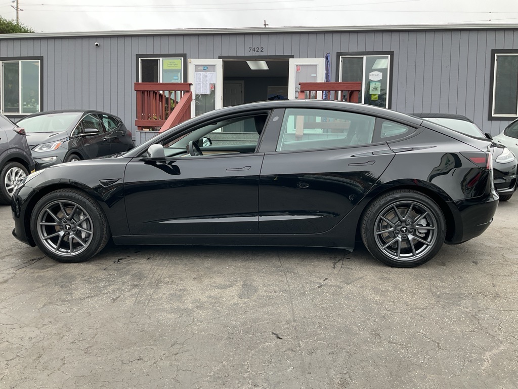 2021 Tesla Model 3 Standard Range Plus photo 3