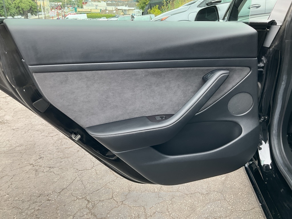2021 Tesla Model 3 Standard Range Plus photo 22