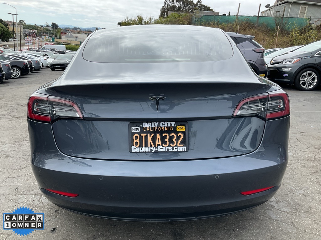 2020 Tesla Model 3 Standard Range Plus photo 2
