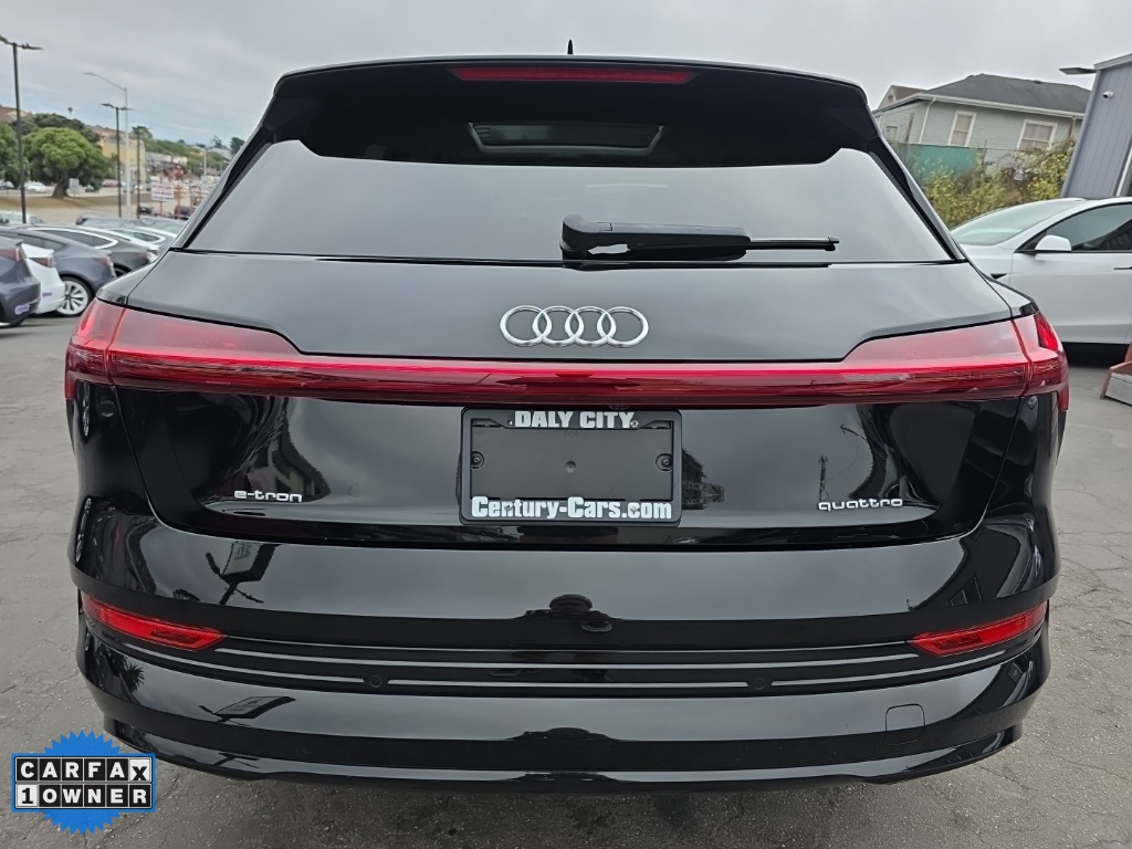 2021 Audi e-tron Premium photo 2