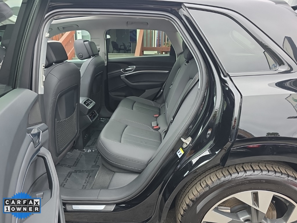 2021 Audi e-tron Premium photo 5