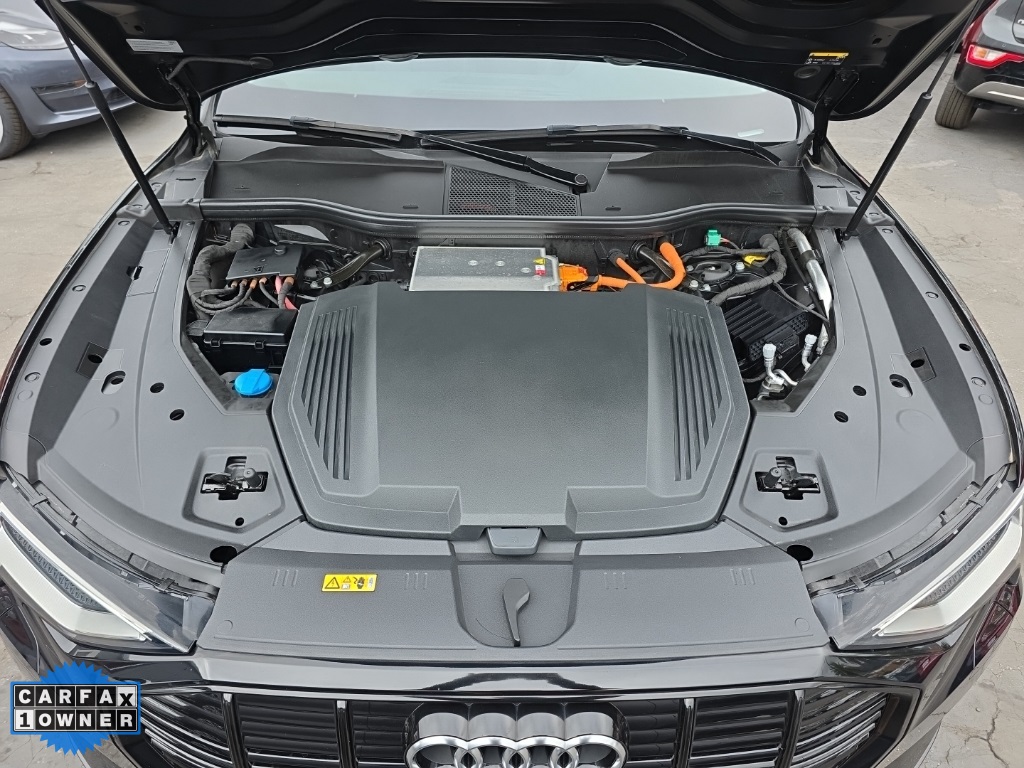 2021 Audi e-tron Premium photo 9