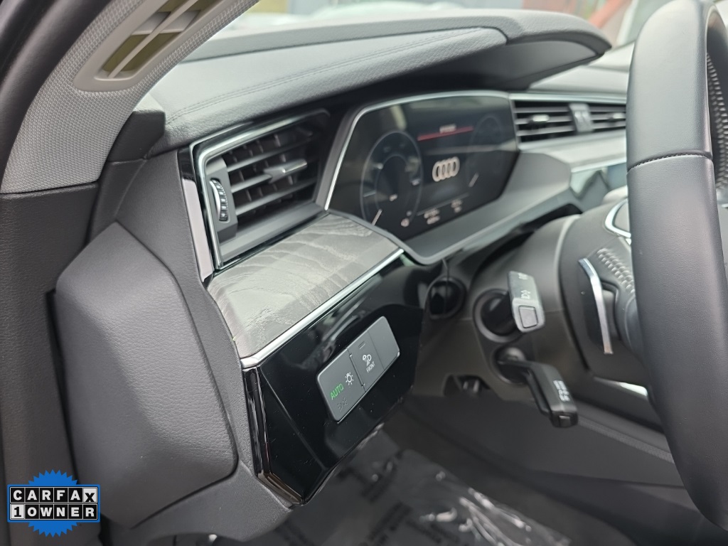 2021 Audi e-tron Premium photo 15