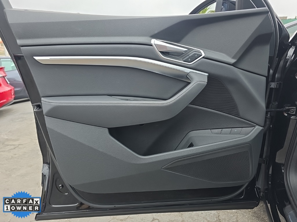 2021 Audi e-tron Premium photo 17