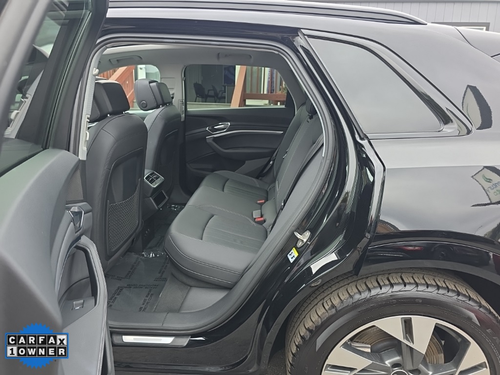2021 Audi e-tron Premium photo 18