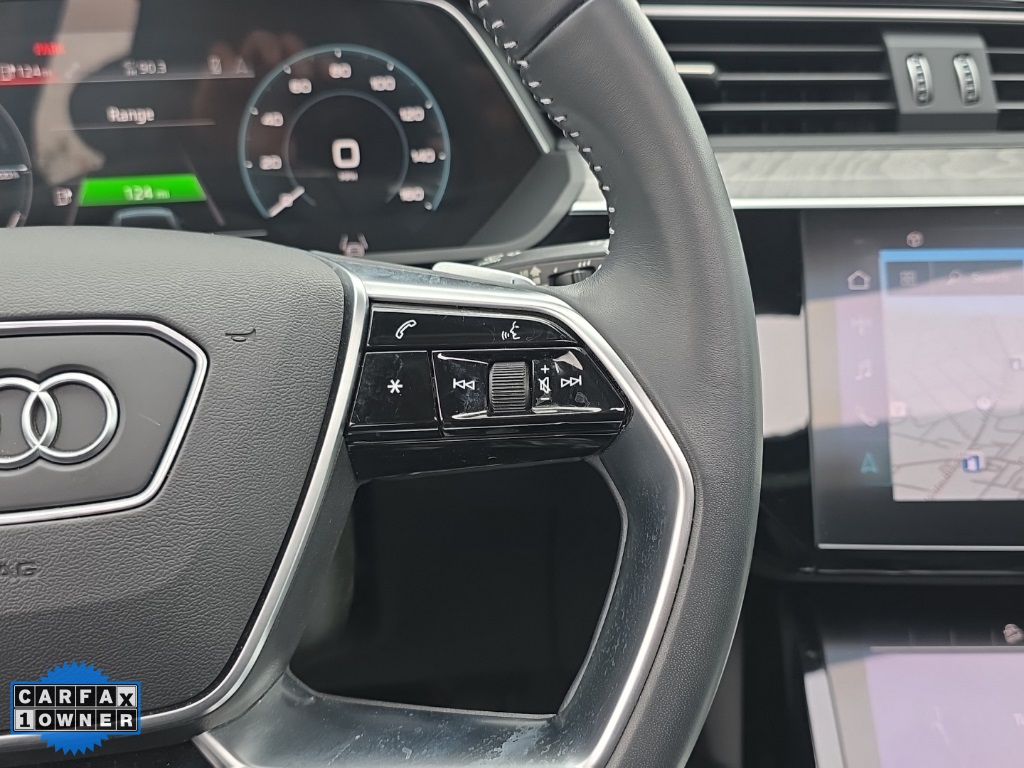 2021 Audi e-tron Premium photo 32
