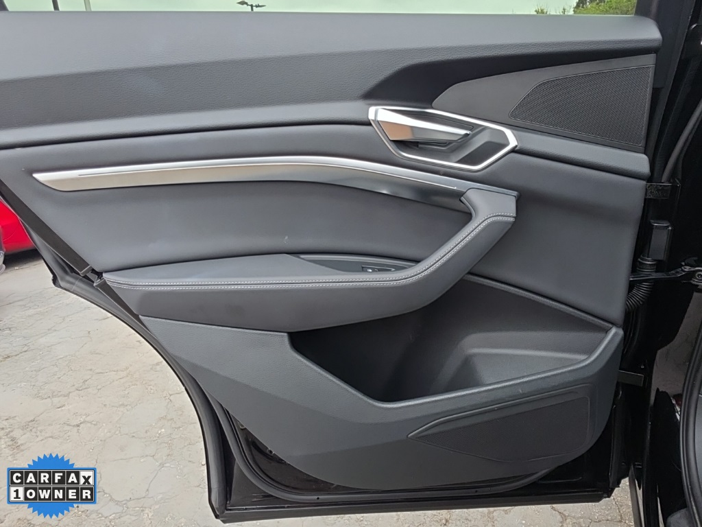 2021 Audi e-tron Premium photo 39