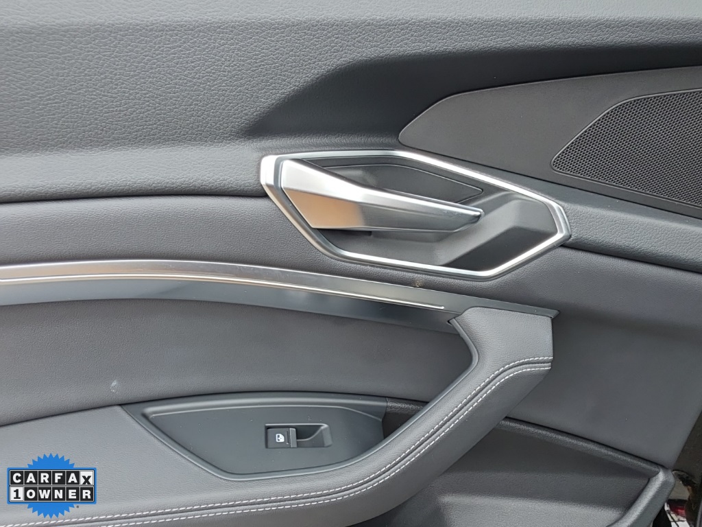 2021 Audi e-tron Premium photo 40