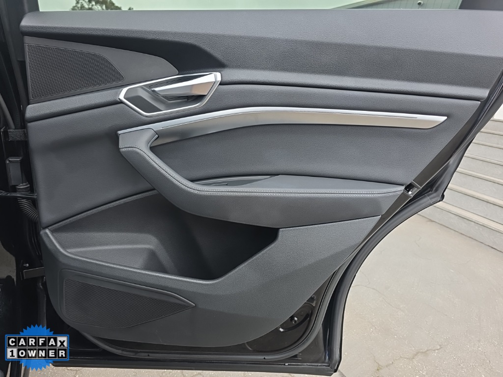 2021 Audi e-tron Premium photo 49