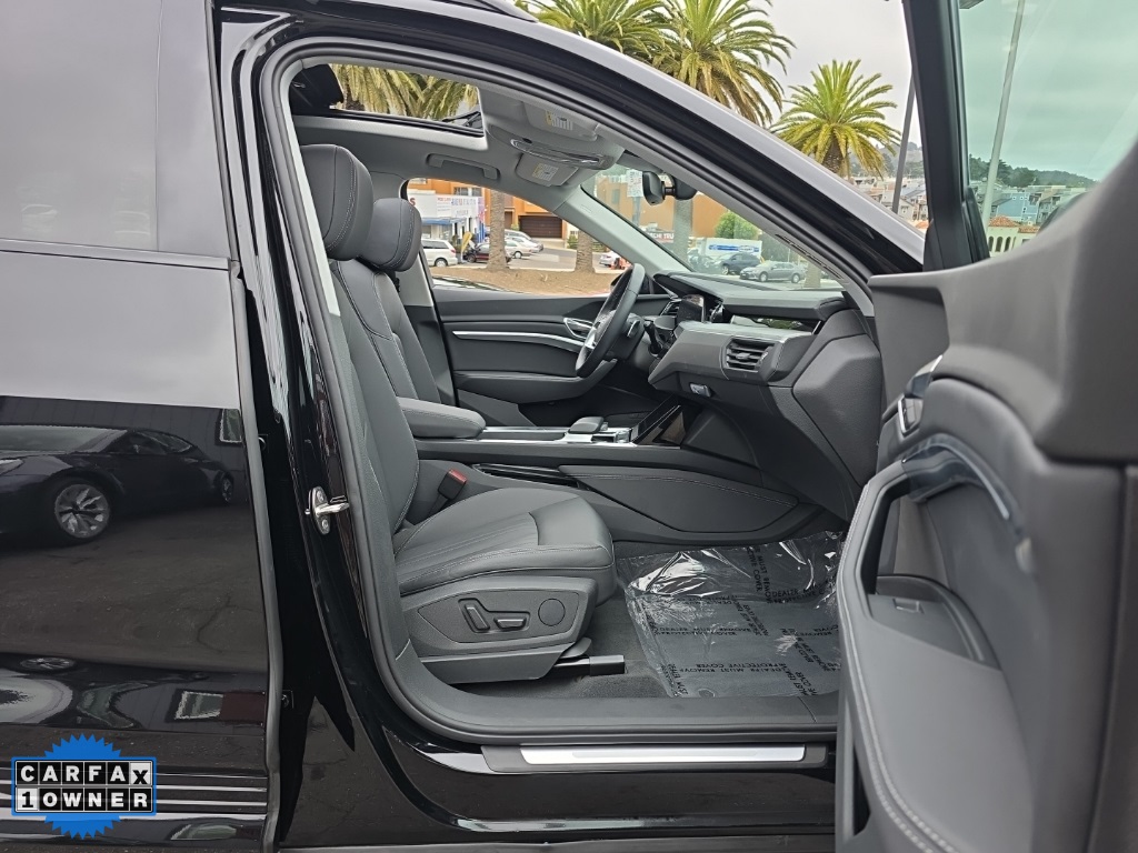 2021 Audi e-tron Premium photo 50