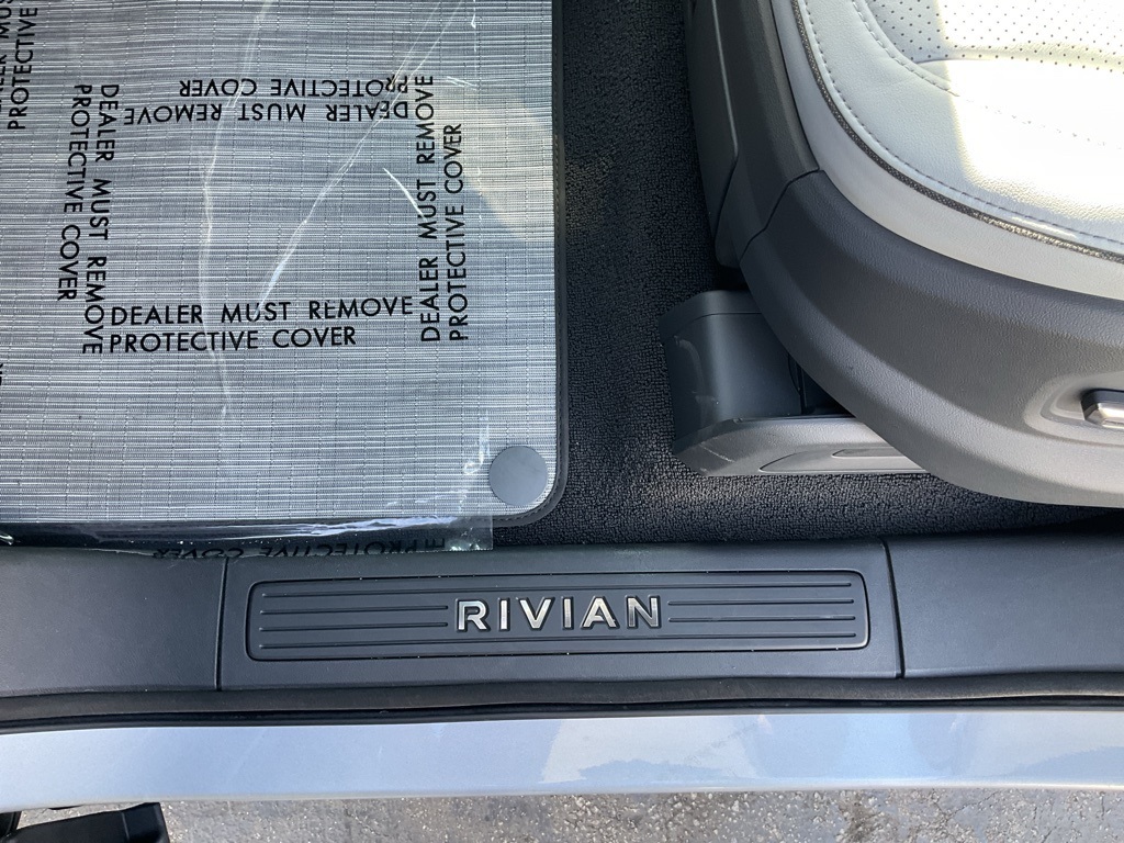 2023 Rivian R1T Adventure photo 12