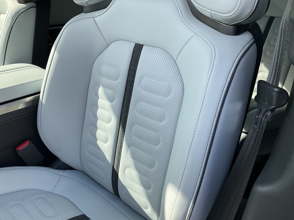 2023 Rivian R1T Adventure photo 14