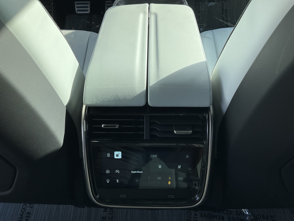 2023 Rivian R1T Adventure photo 29