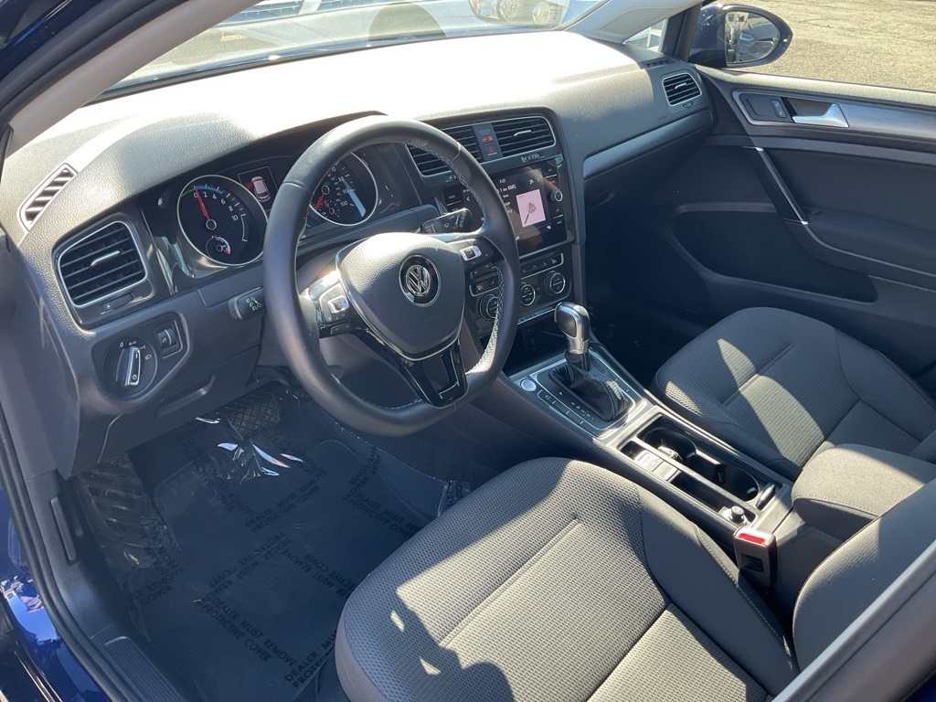 2017 Volkswagen e-Golf SE photo 6