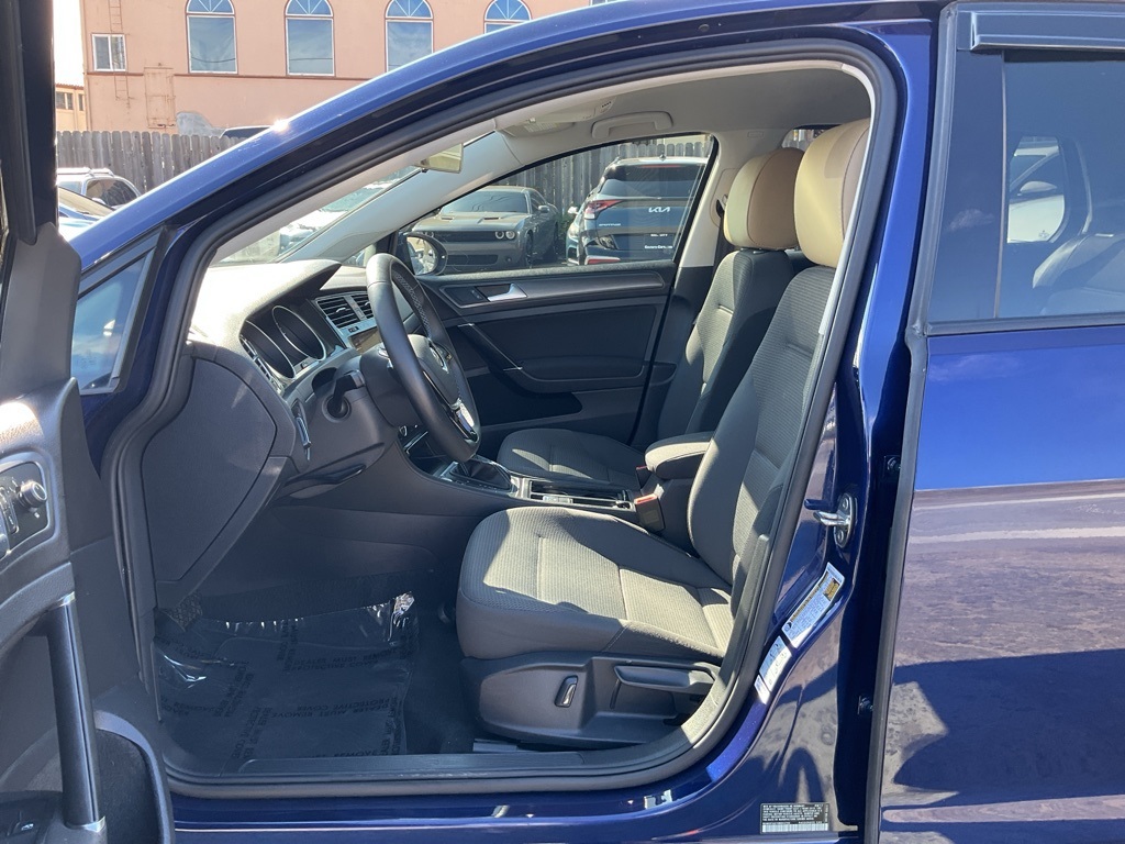 2017 Volkswagen e-Golf SE photo 12