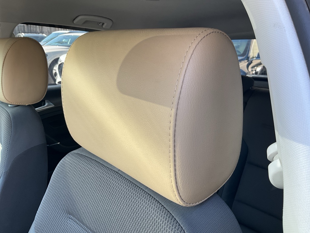 2017 Volkswagen e-Golf SE photo 16