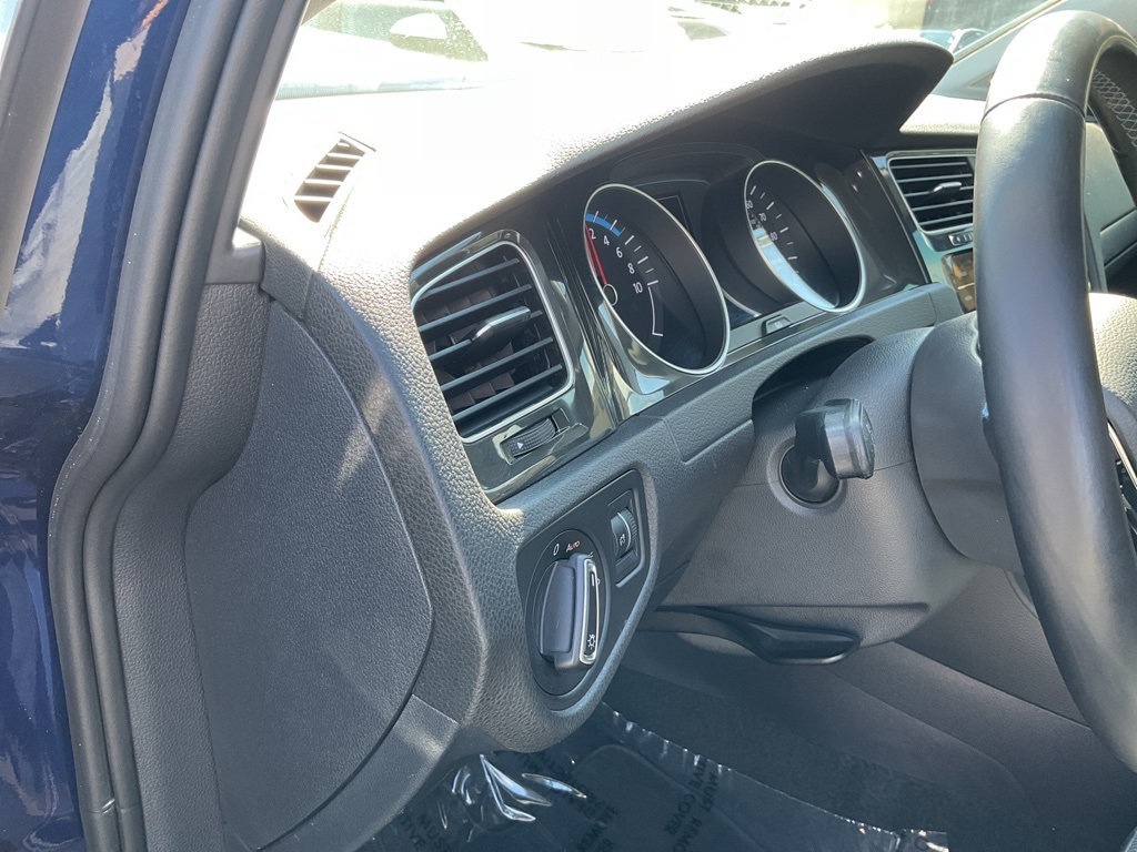 2017 Volkswagen e-Golf SE photo 17