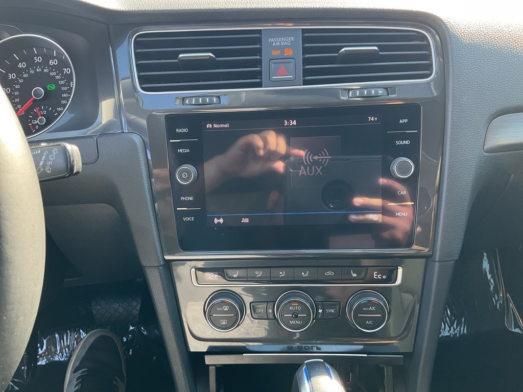 2017 Volkswagen e-Golf SE photo 39