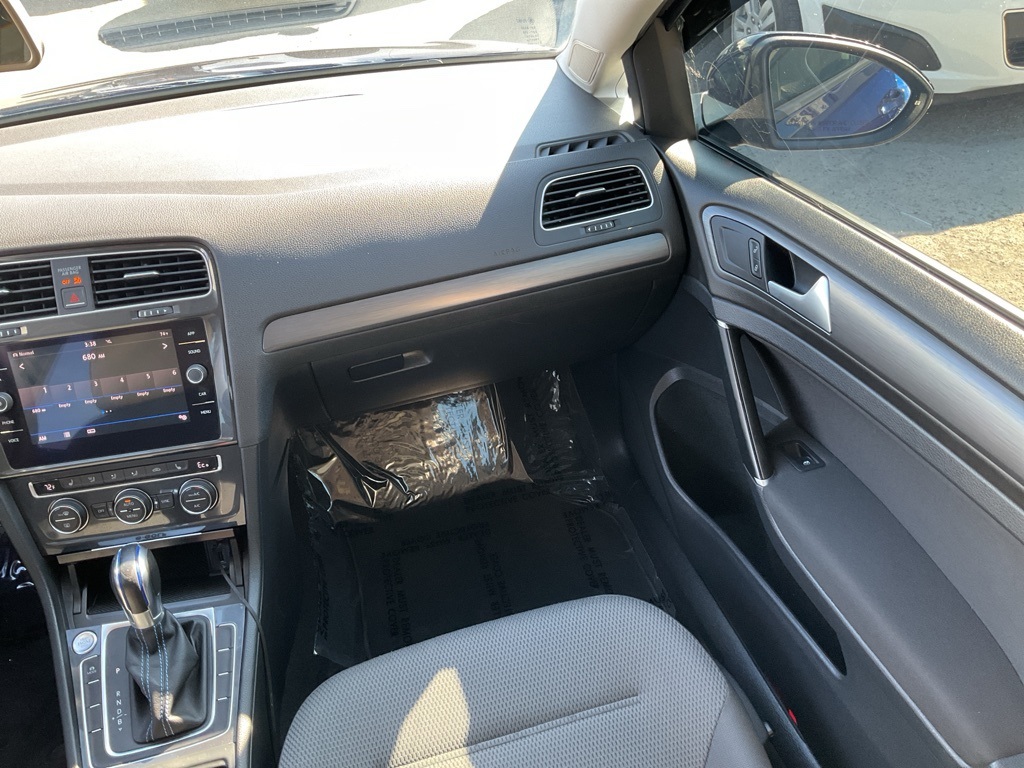 2017 Volkswagen e-Golf SE photo 55