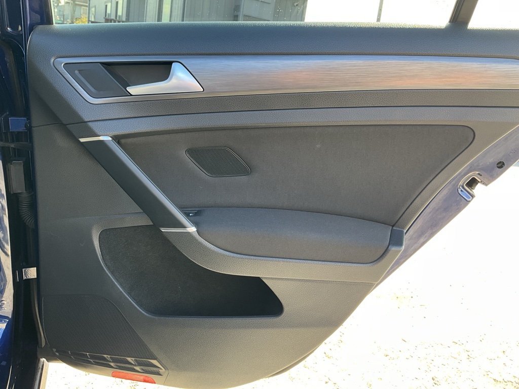 2017 Volkswagen e-Golf SE photo 56
