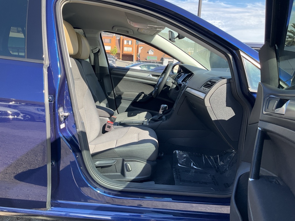 2017 Volkswagen e-Golf SE photo 58